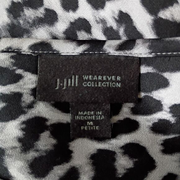 J. Jill Wearever Collection Satin Leopard Print Button Up Blouse MP Mob Wife - Picture 5 of 7